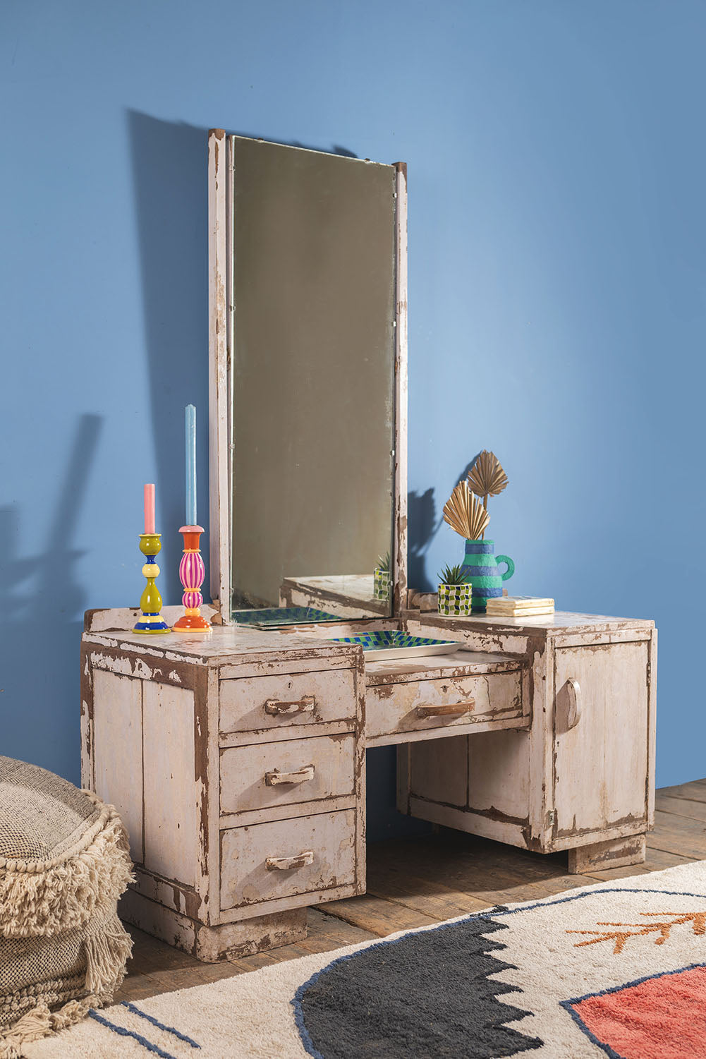 Vintage White Dressing Table with Mirror <p>W:120cm D:51cm H:154cm </p>