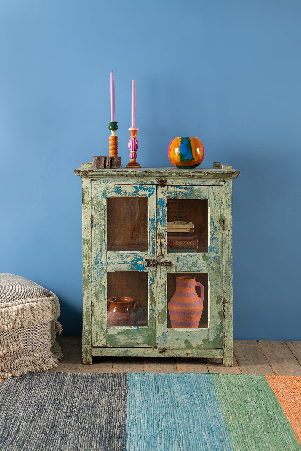 Vintage Blue & White Display Cabinet <p>W:80cm D:44cm H:101cm </p>