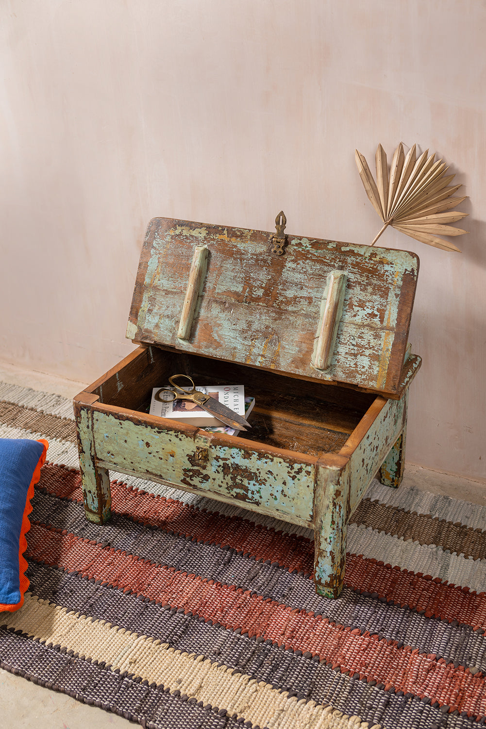 Vintage Grey Low Desk <p>W:61cm D:43cm H:36cm </p>