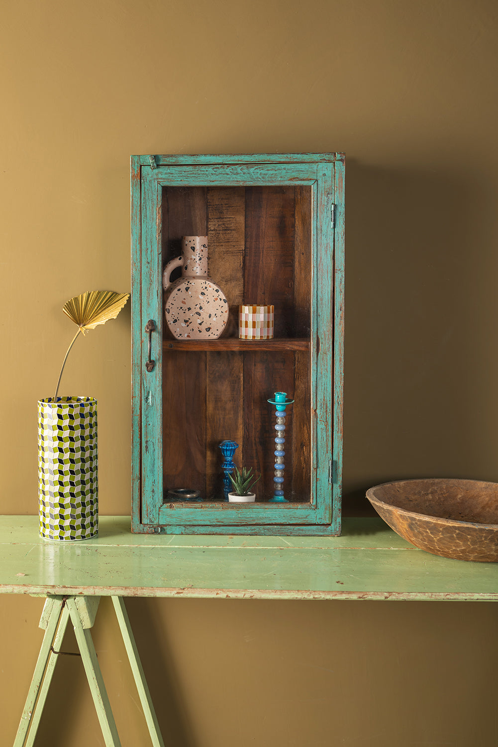 Blue Vintage Wall Showcase <p>W:46cm D:16cm H:83cm </p>