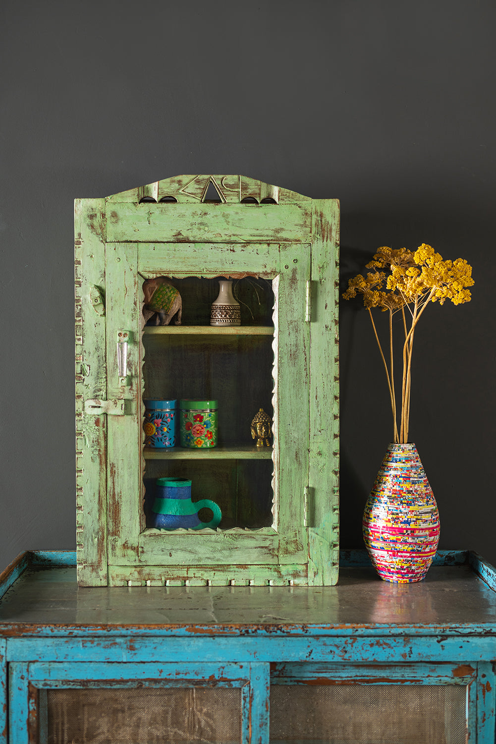 Pale Green Vintage Wall Showcase <p>W:49cm D:16cm H:77cm </p>